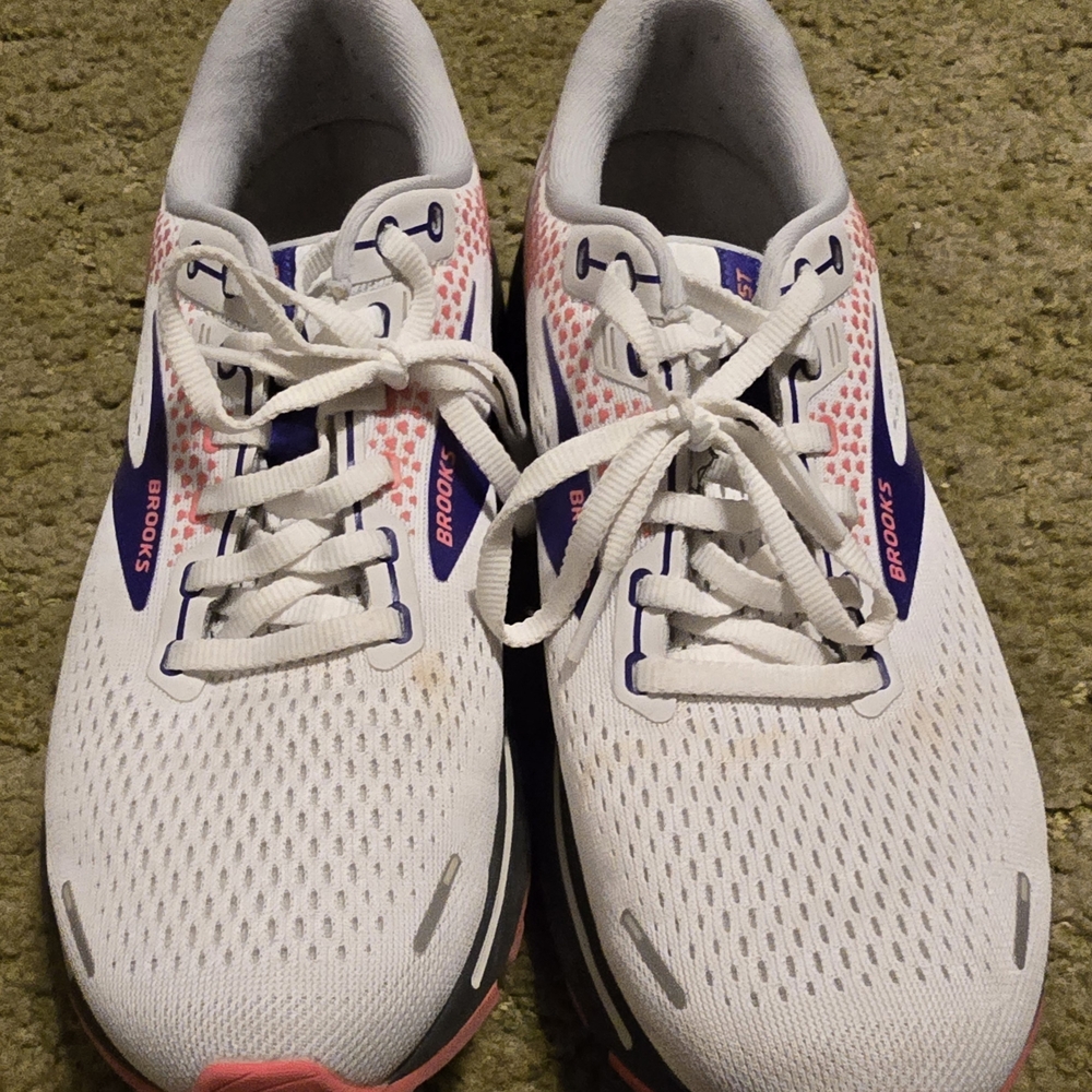 Brooks White Athletic Running Shoes with Breathable Mesh